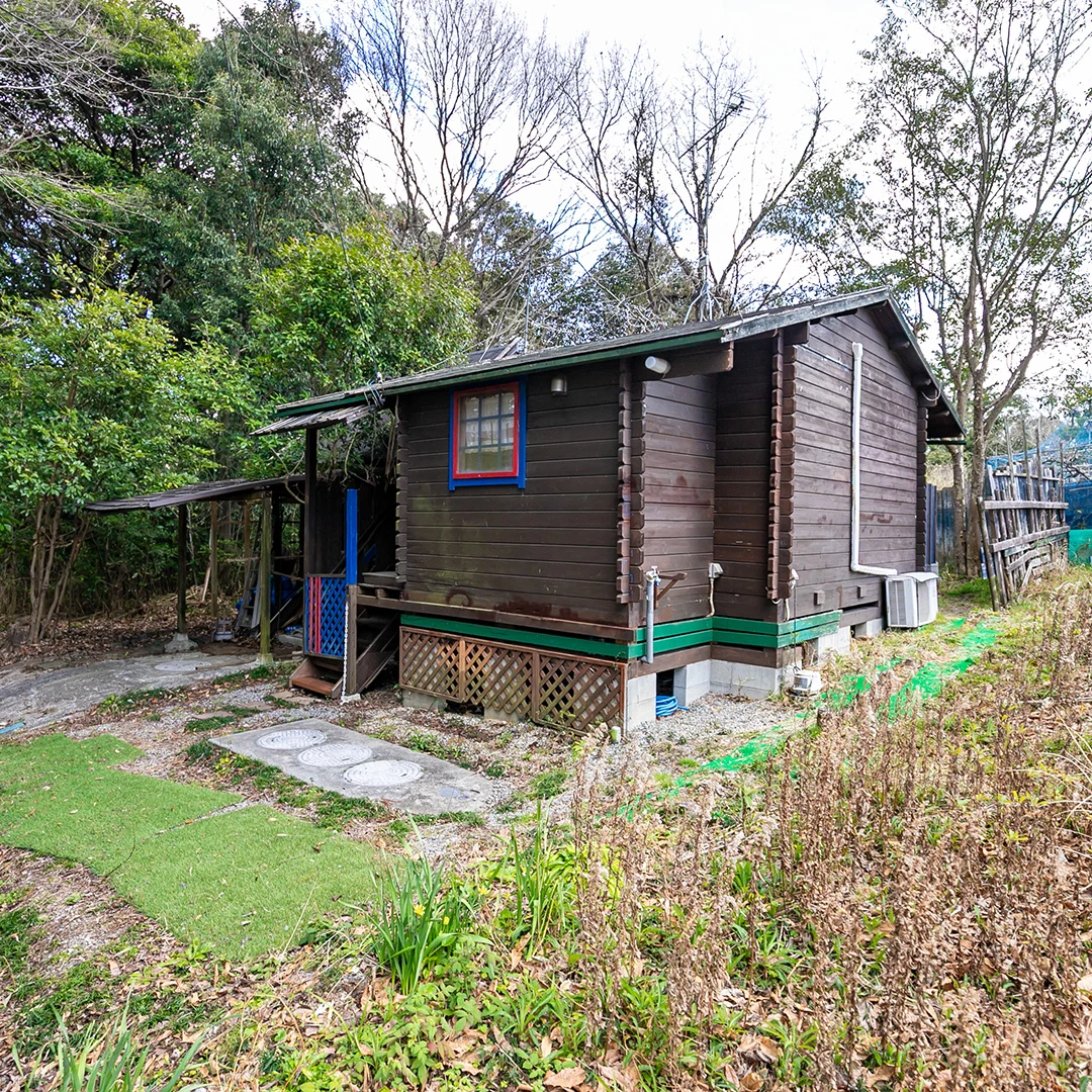 「DIY好き必見！津市白山町二本木のミニログハウス物件」のメイン画像