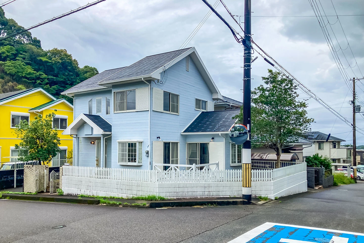 「潮風を感じる高台でガーデニング！那智勝浦町宇久井勝浦1-29の中古住宅物件」のメイン画像