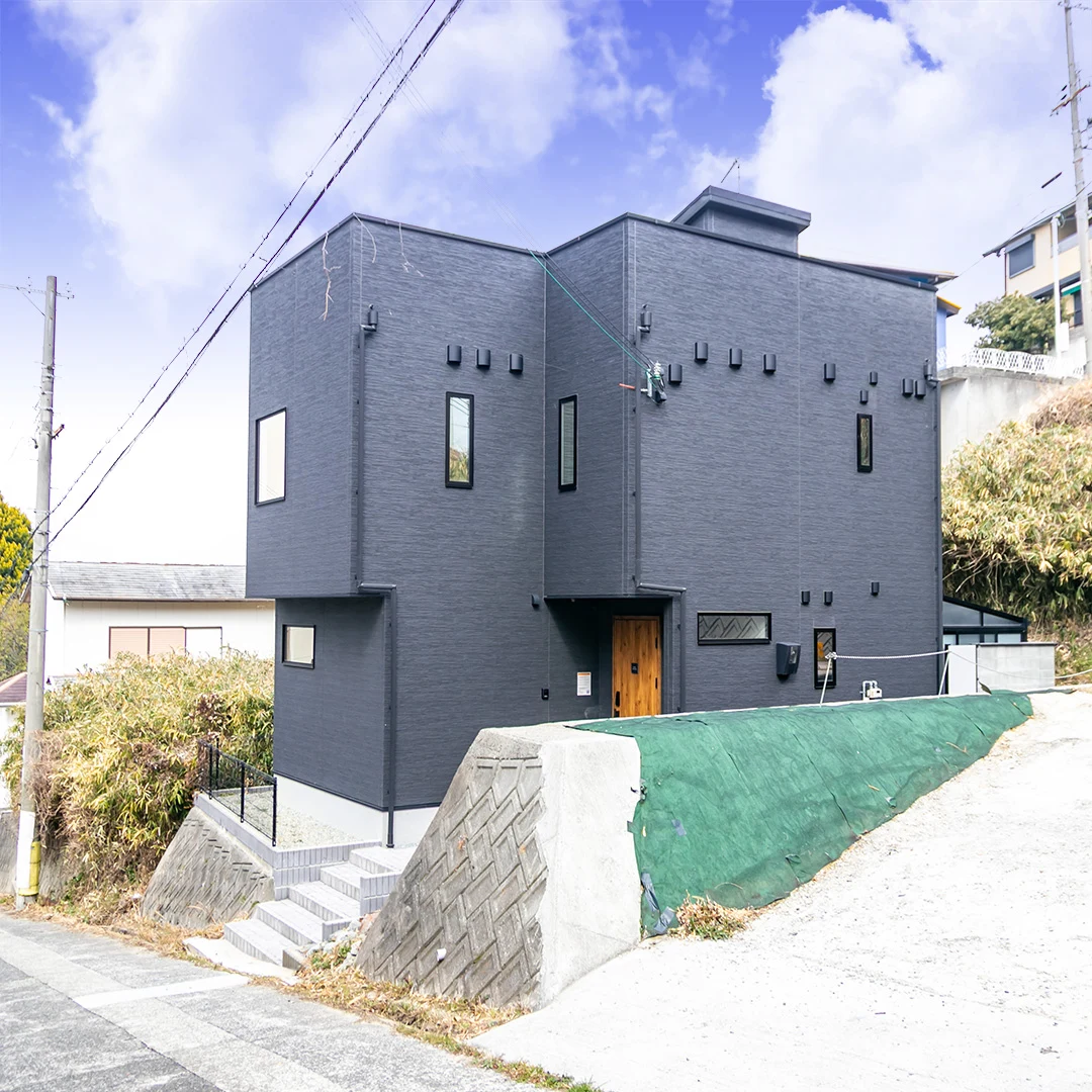 「海を望む屋上バルコニーと半露天風呂付き！淡路市野島江崎の住宅物件」のメイン画像