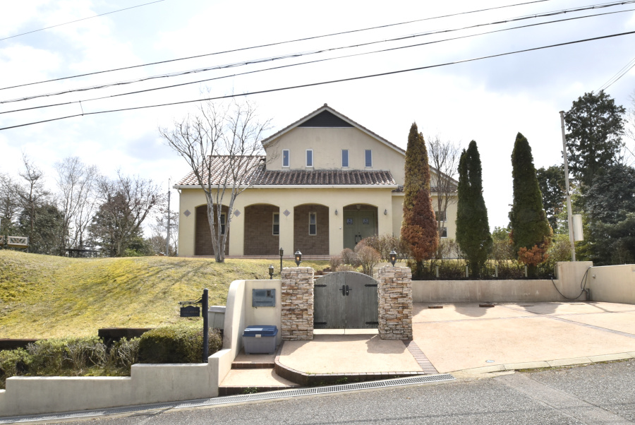 「桜並木沿いの緩やかな丘の上！上郡町播磨自然高原の別荘物件」のメイン画像