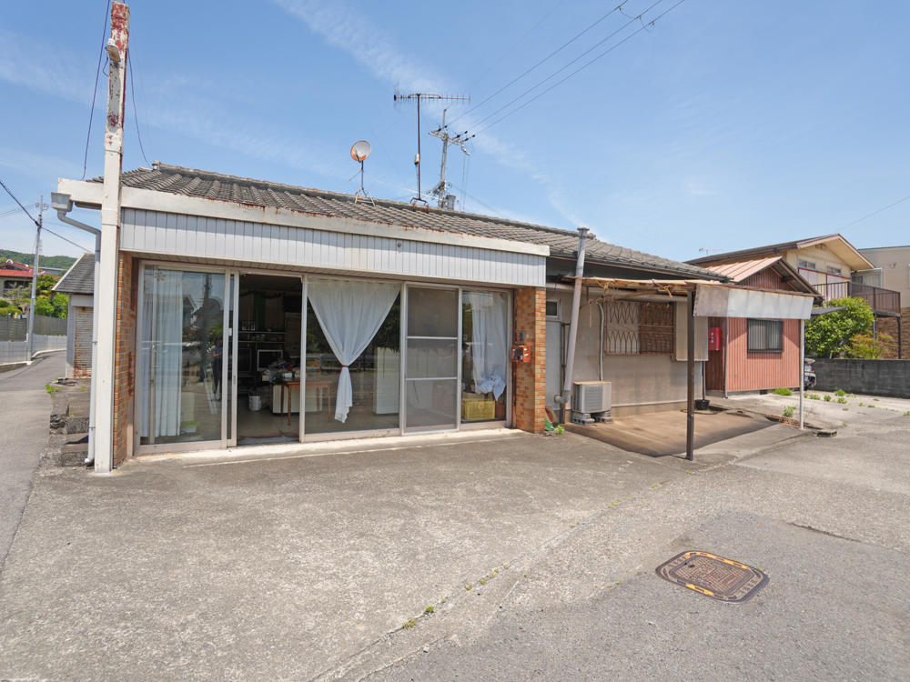 「畑・広い駐車場・倉庫付きの元店舗！和歌山市山口西の物件」のメイン画像