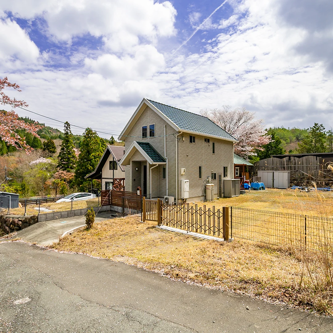 「DIYも家庭菜園も楽しめる！南丹市園部町の中古住宅物件」のメイン画像