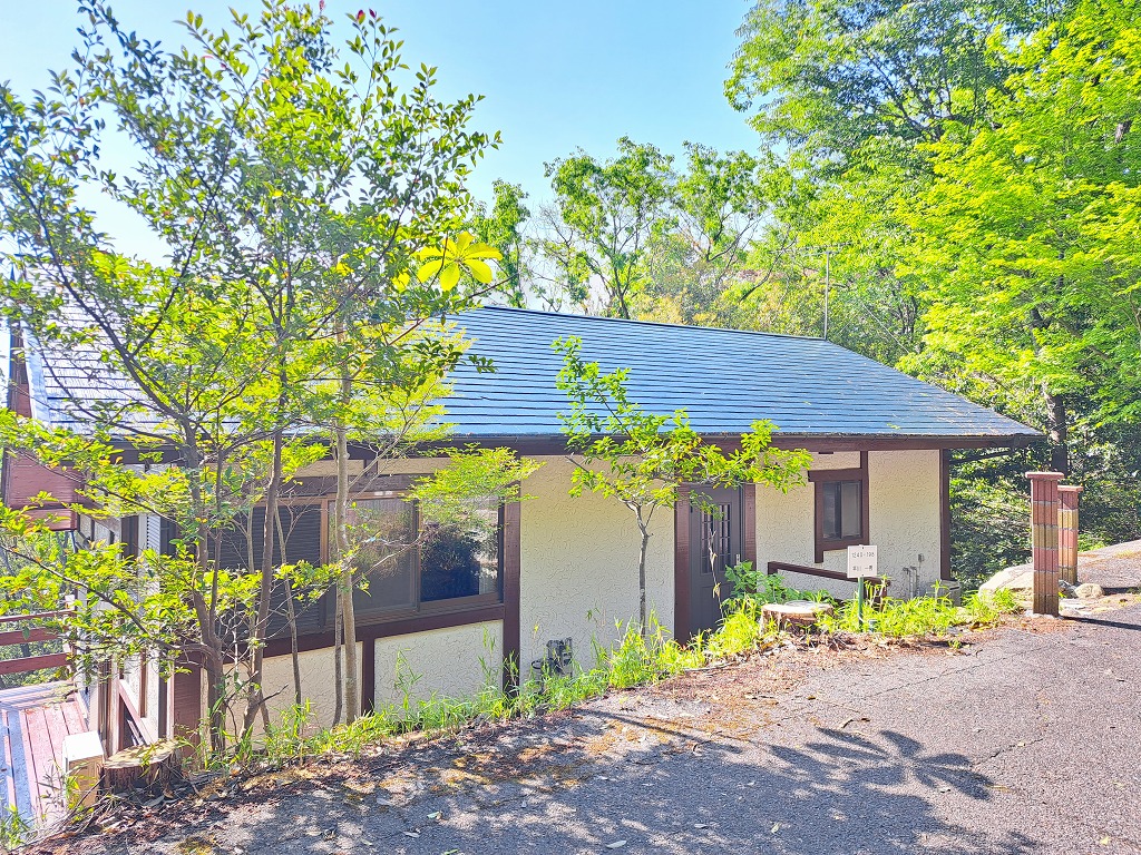 「薪ストーブ付き！内窓断熱施工済みの平屋建別荘物件」のメイン画像
