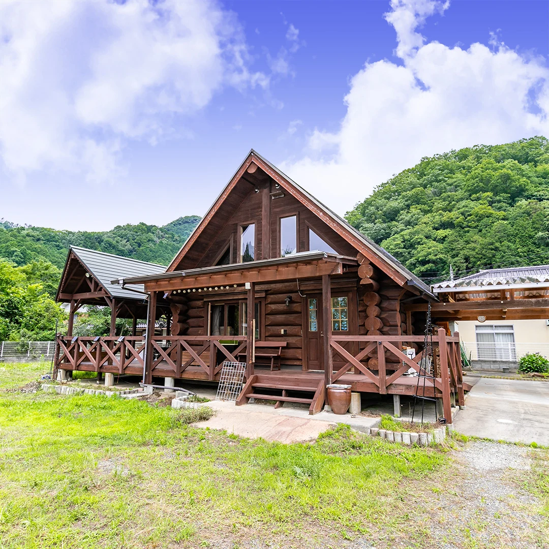 「清流と共に過ごす贅沢な時間！美作市川上のログハウス物件」のメイン画像