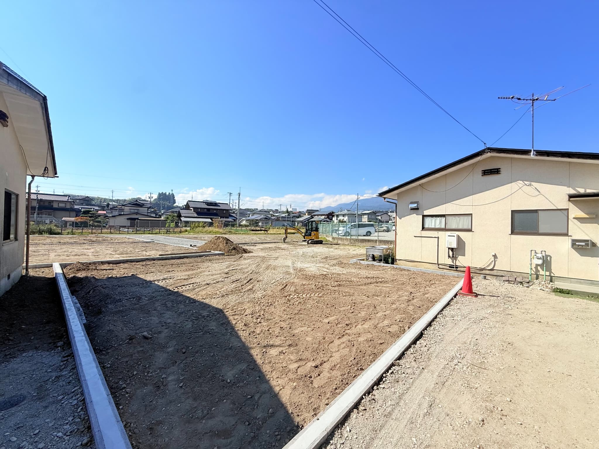 ③【鼎上茶屋・建築条件なし】約72～83坪の広々3区画！の画像1
