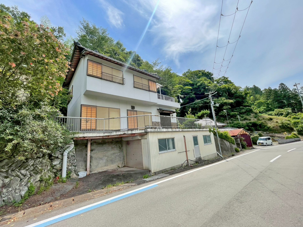 「山並み一望！紀美野町鎌滝の眺望良好住宅物件」のメイン画像