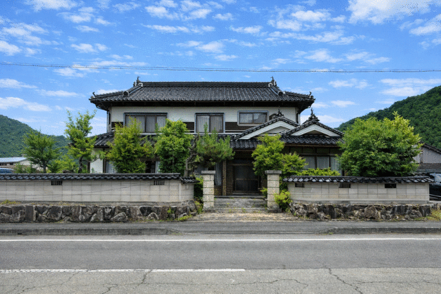 「広い敷地で多用途可能！朝来市伊由市場の2階建物件」のメイン画像