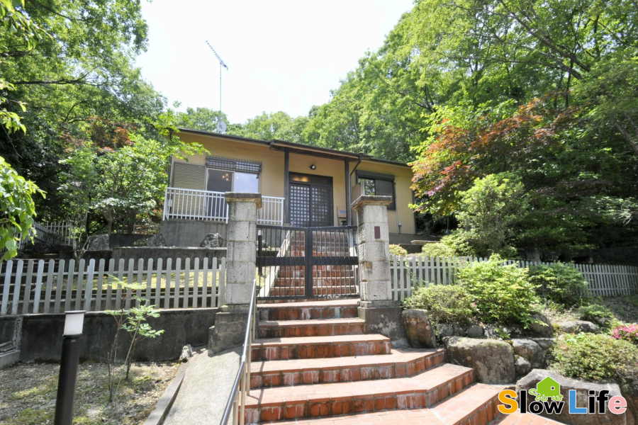 「BBQデッキ付き！上郡町播磨自然高原U地区の和風別荘物件」のメイン画像