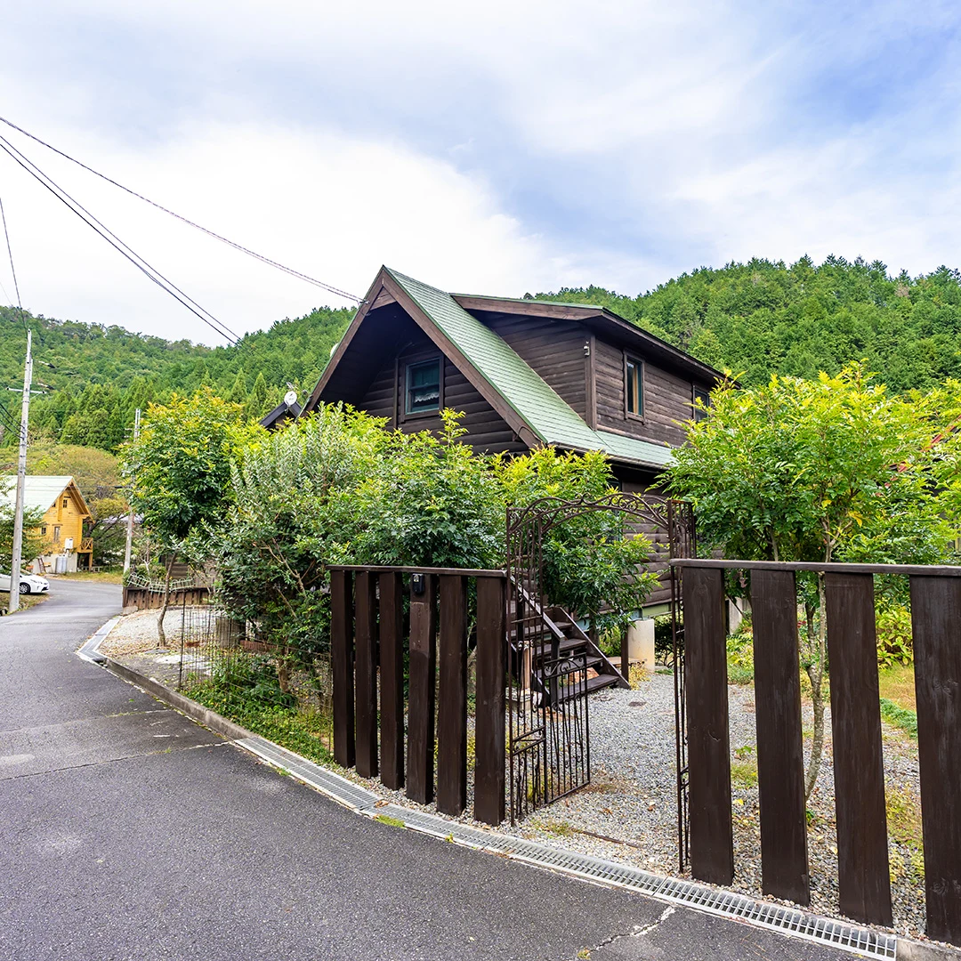「兵庫県市川町奥 ガーデニングも家庭菜園も楽しめる庭付きログハウス」のメイン画像