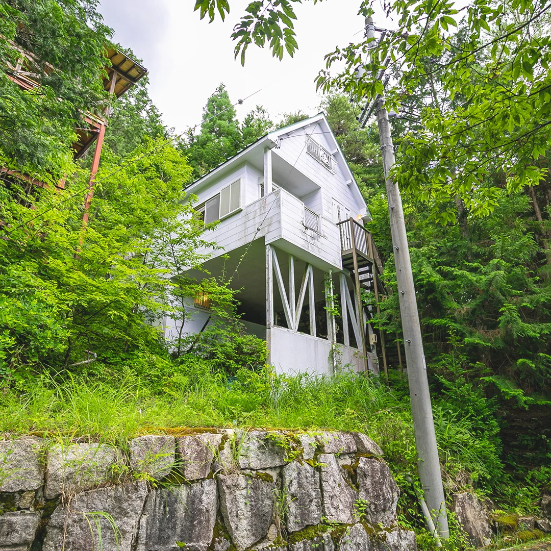 お洒落なリビング！恵那市岩村町の2LDK別荘物件の画像3