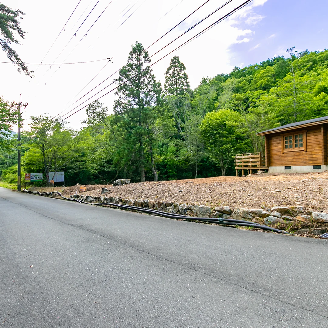 アウトドアライフ満喫！南丹市園部町のミニログハウス付き土地物件の画像3