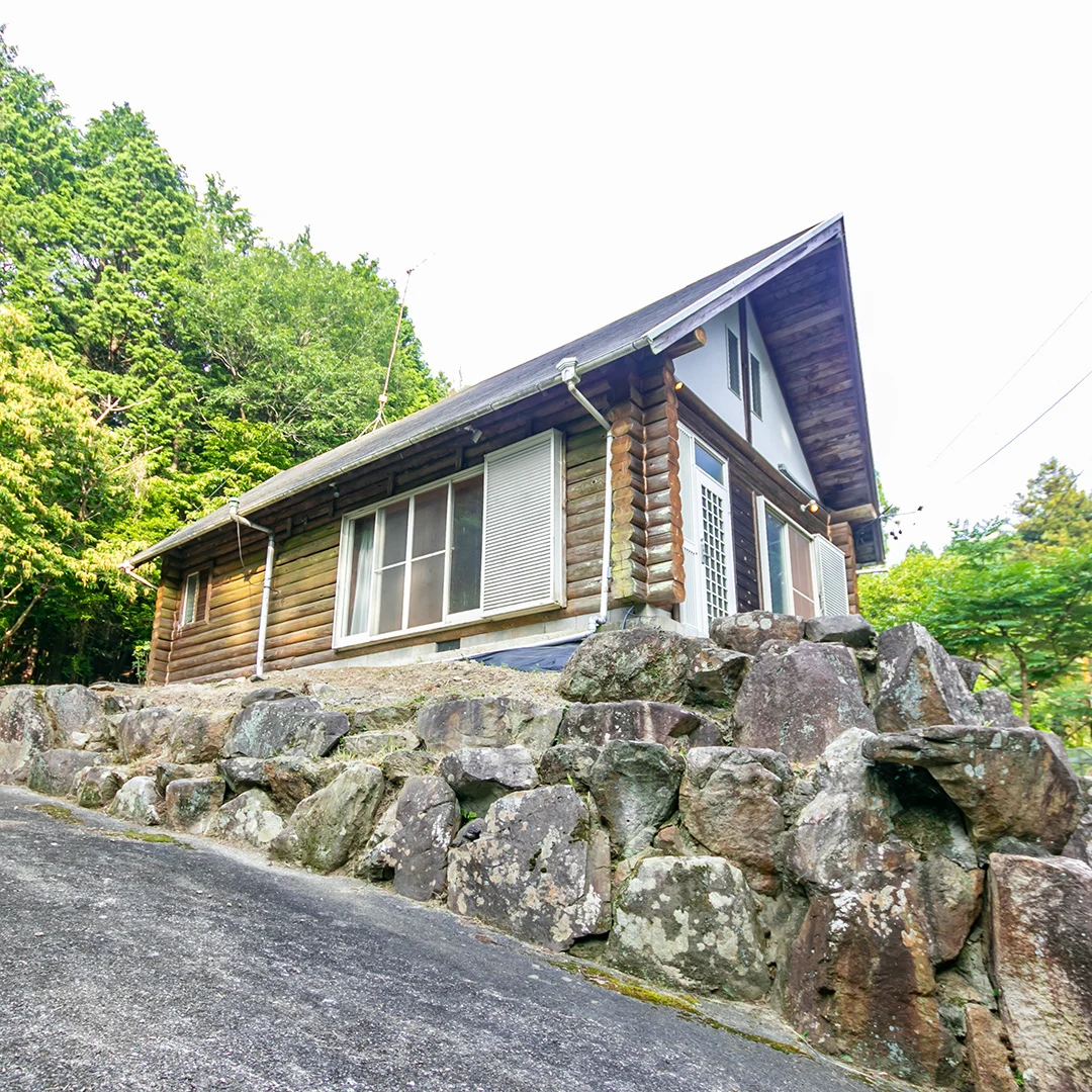広々敷地で家庭菜園も楽しめる！伊賀市柘植町のログハウス物件の画像3