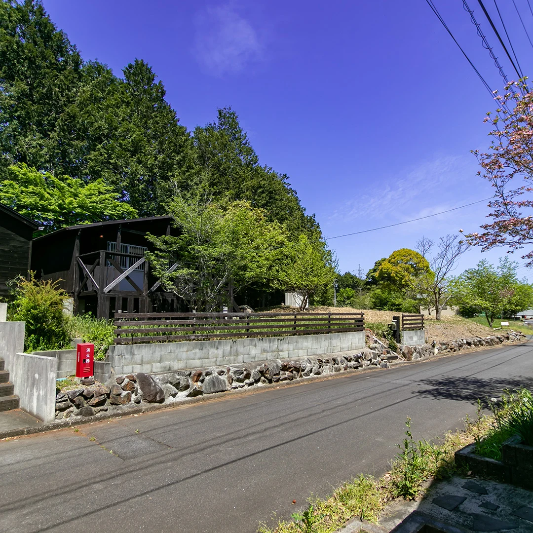 天然温泉とピザ窯付き！津市白山町のミニログハウス物件の画像3