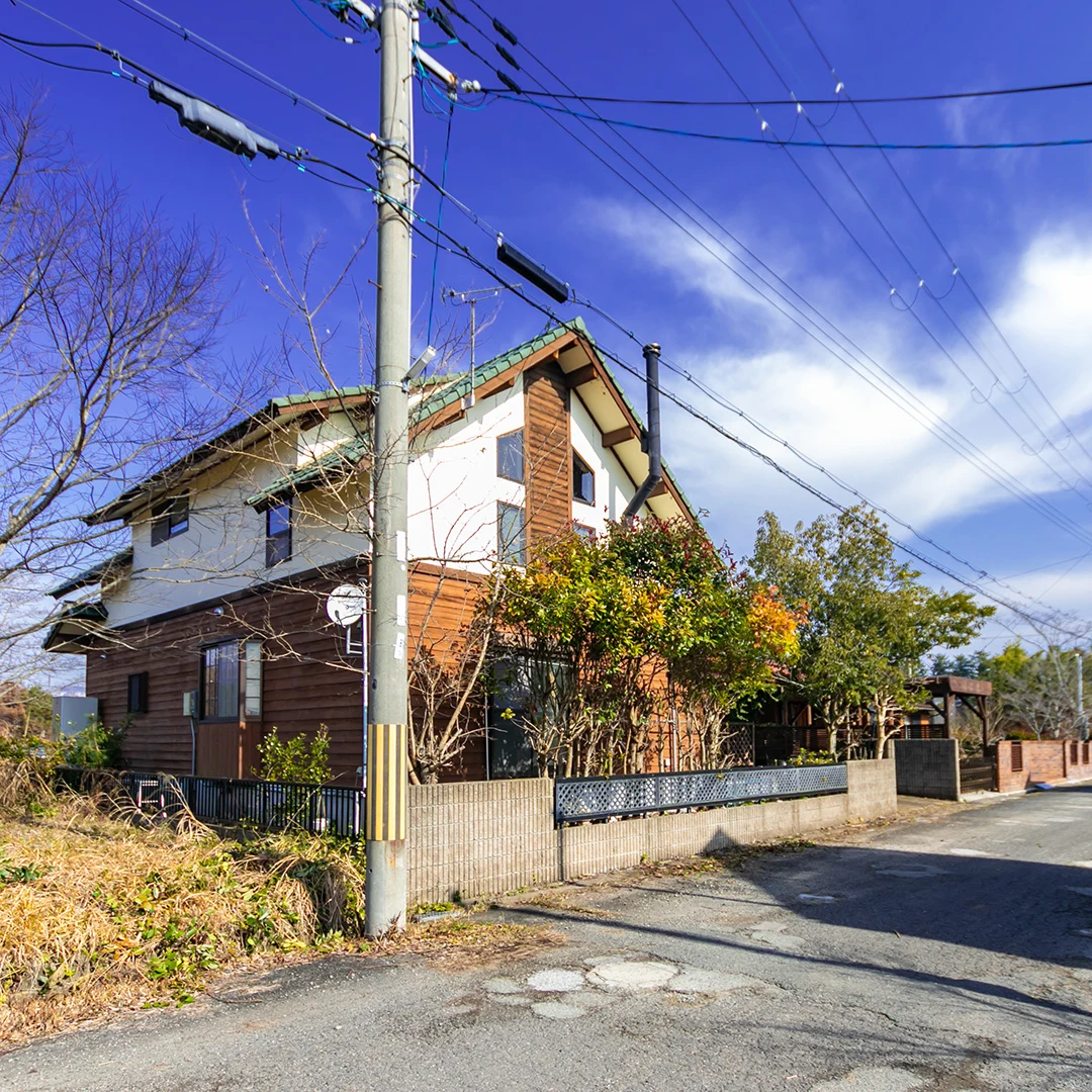 薪ストーブとウッドデッキで自然満喫！高島市今津町のウッディハウス物件の画像3