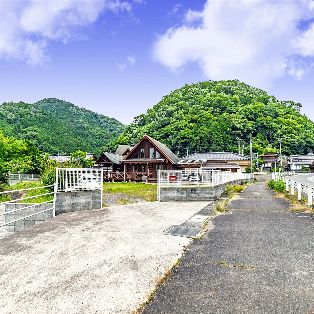 清流と共に過ごす贅沢な時間！美作市川上のログハウス物件の画像3