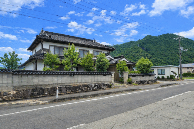 広い敷地で多用途可能！朝来市伊由市場の2階建物件の画像3