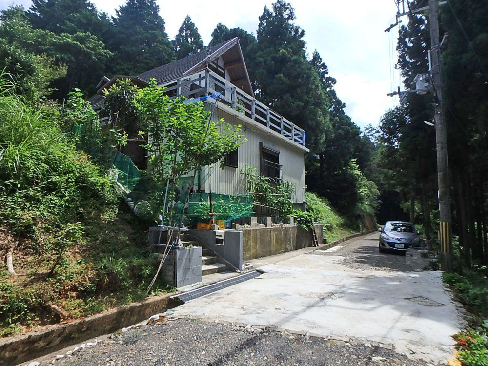 広いバルコニー付き！有田川町生石の林間別荘物件の画像2
