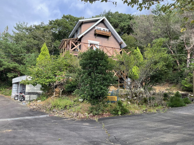 開放的な眺望と露天風呂！伊勢市上野町のログハウス物件の画像3