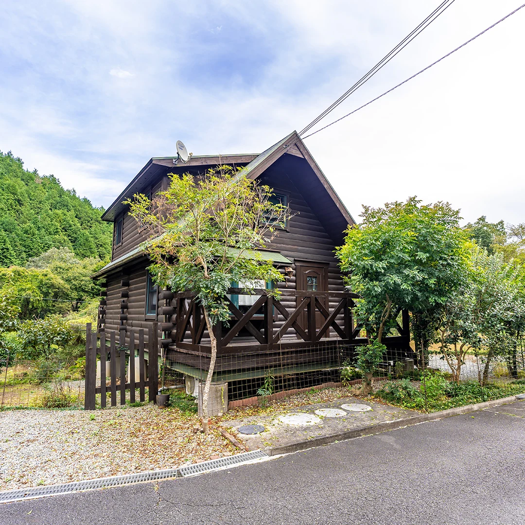 兵庫県市川町奥 ガーデニングも家庭菜園も楽しめる庭付きログハウスの画像3
