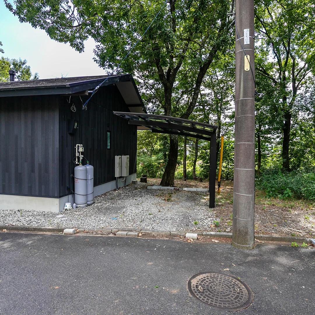 薪ストーブとウッドデッキが魅力！津市白山町二本木雲出台の温泉付き平屋住宅物件の画像4