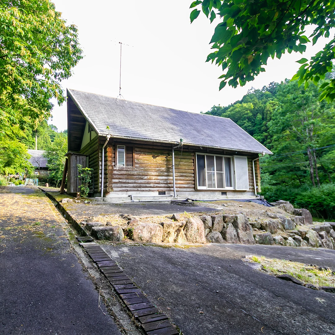広々敷地で家庭菜園も楽しめる！伊賀市柘植町のログハウス物件の画像4