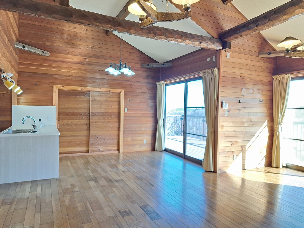 絶景を楽しめるドッグラン付き！ペットと共にのんびり暮らす平屋建の別荘の画像4