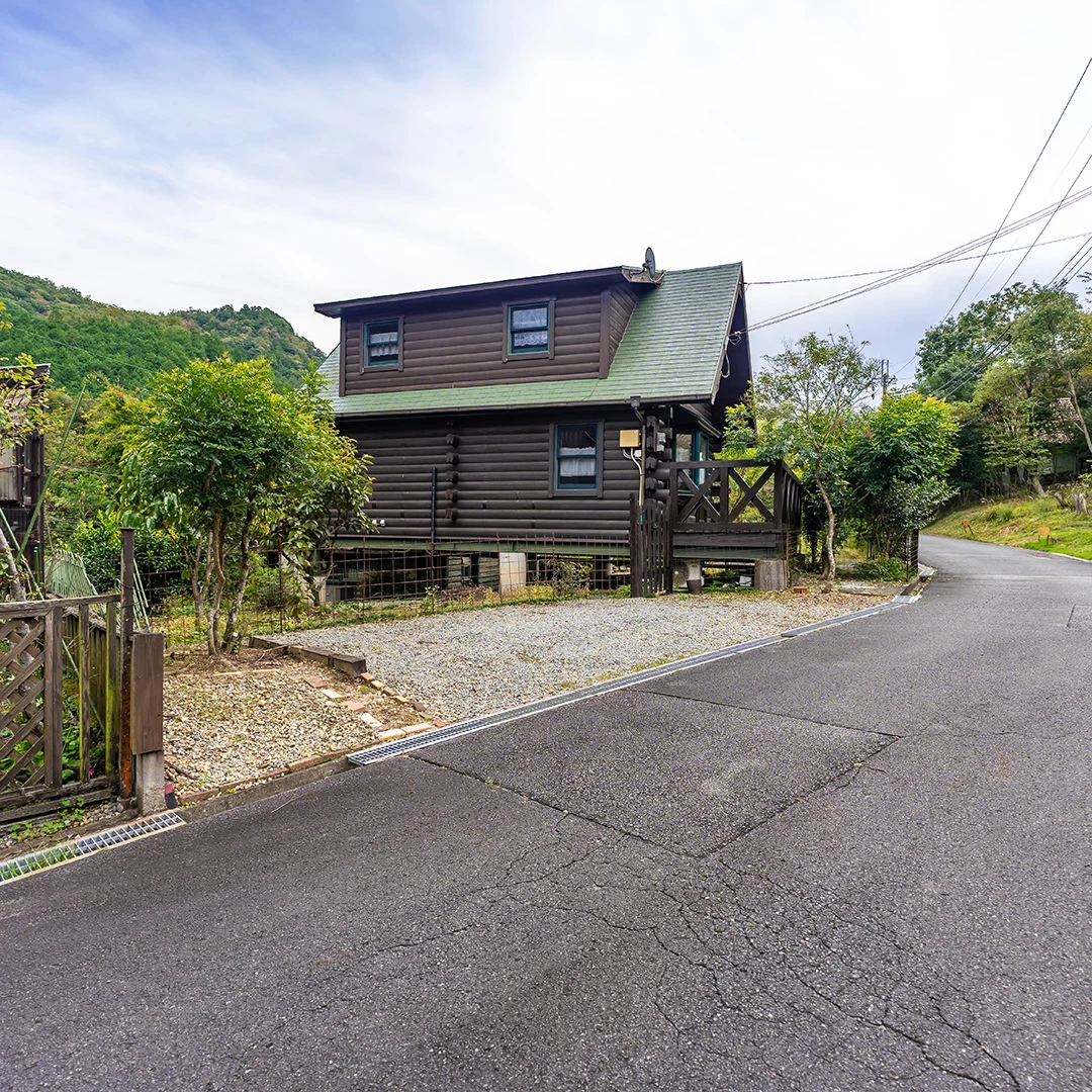 兵庫県市川町奥 ガーデニングも家庭菜園も楽しめる庭付きログハウスの画像4