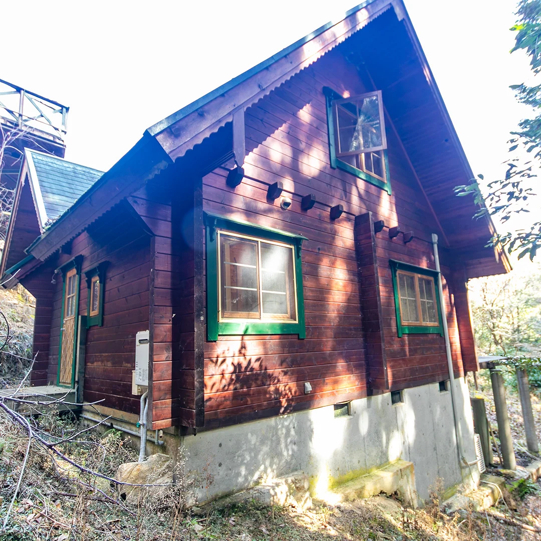 自然に囲まれた広いウッドデッキ付き！姫路市安富町皆河関のログハウス物件の画像5