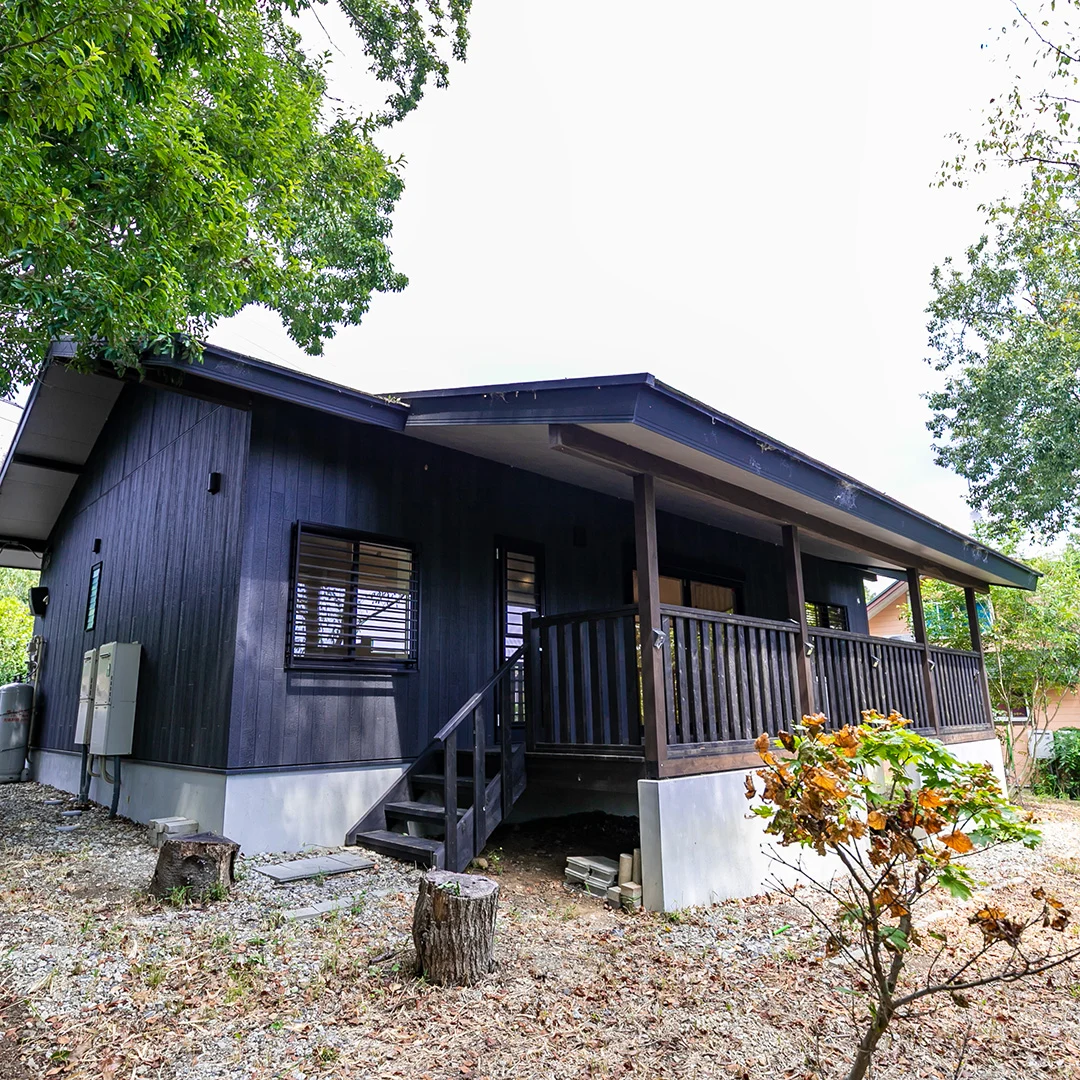 薪ストーブとウッドデッキが魅力！津市白山町二本木雲出台の温泉付き平屋住宅物件の画像5