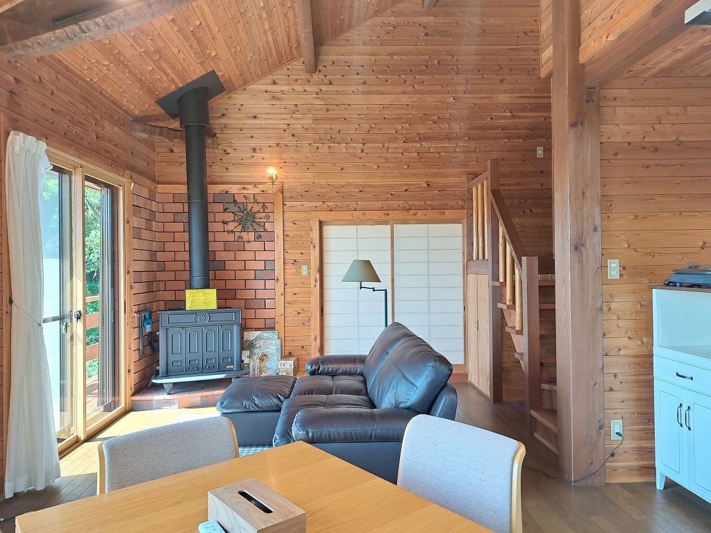 薪ストーブ付き！内窓断熱施工済みの平屋建別荘物件の画像5