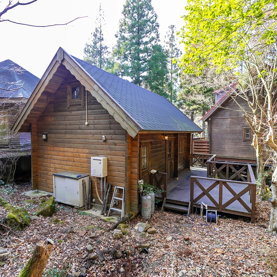広いウッドデッキと自然に癒される！南丹市園部町大河内るり渓のログハウス物件の画像6