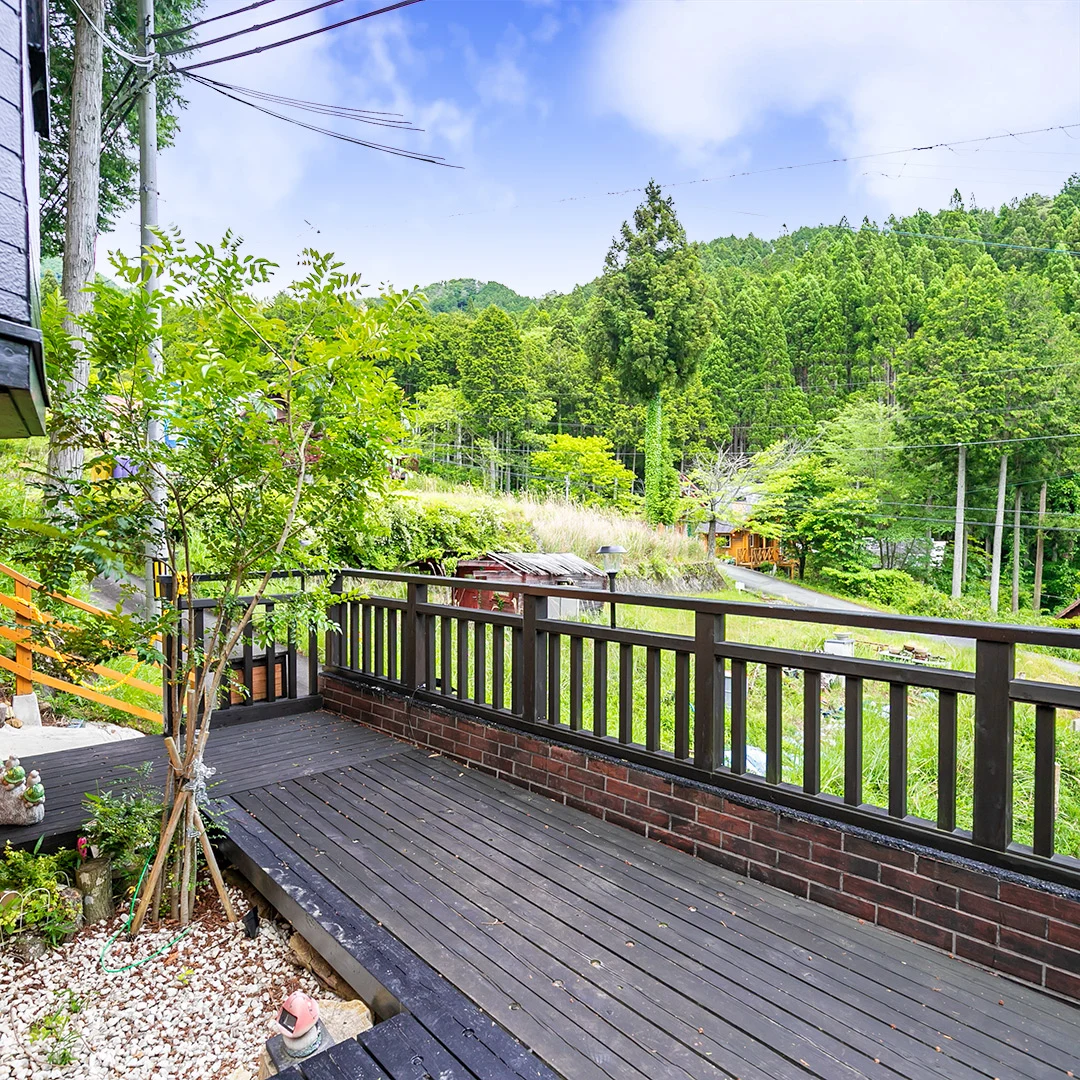 広々ウッドデッキでバーベキュー！宍粟市一宮町東河内峰山の別荘物件の画像6