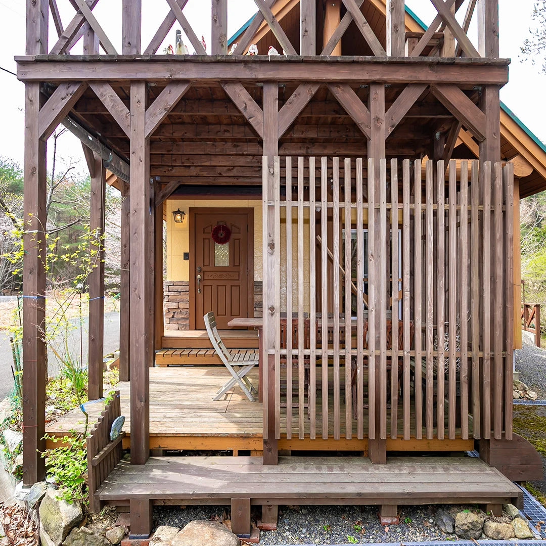 陶器風呂×広々ウッドデッキ！南丹市園部町大河内るり渓のログハウス物件の画像6