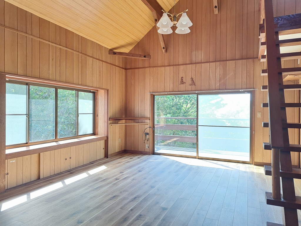 日当たり良好！開放的なロフトがある播磨自然高原のリフォーム済み別荘物件の画像6