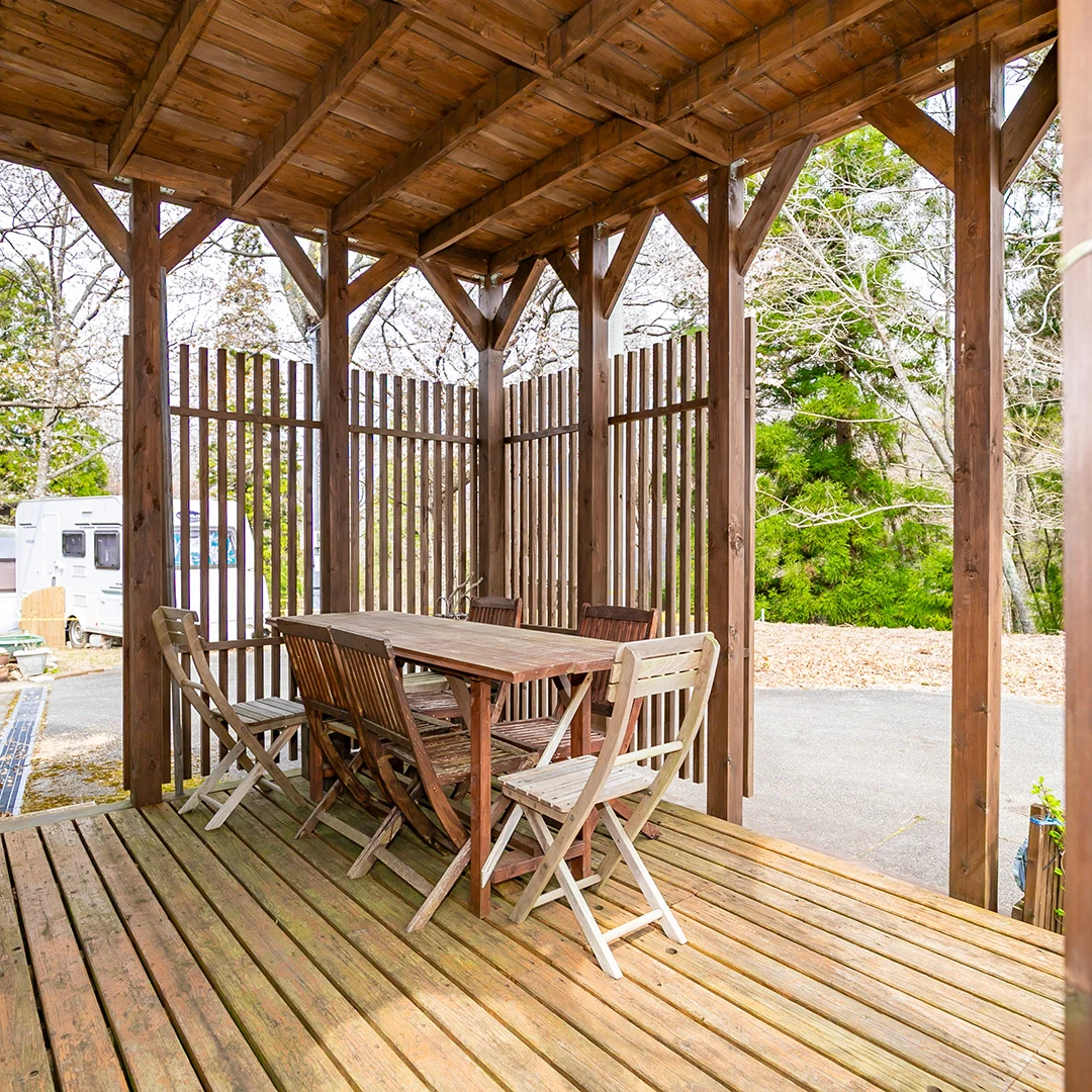 陶器風呂×広々ウッドデッキ！南丹市園部町大河内るり渓のログハウス物件の画像7