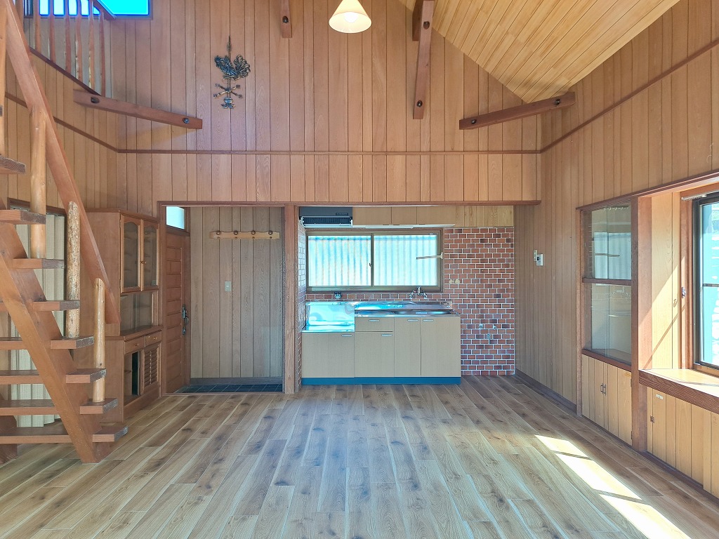 日当たり良好！開放的なロフトがある播磨自然高原のリフォーム済み別荘物件の画像7