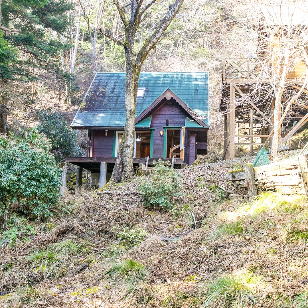 自然に囲まれた広いウッドデッキ付き！姫路市安富町皆河関のログハウス物件の画像8