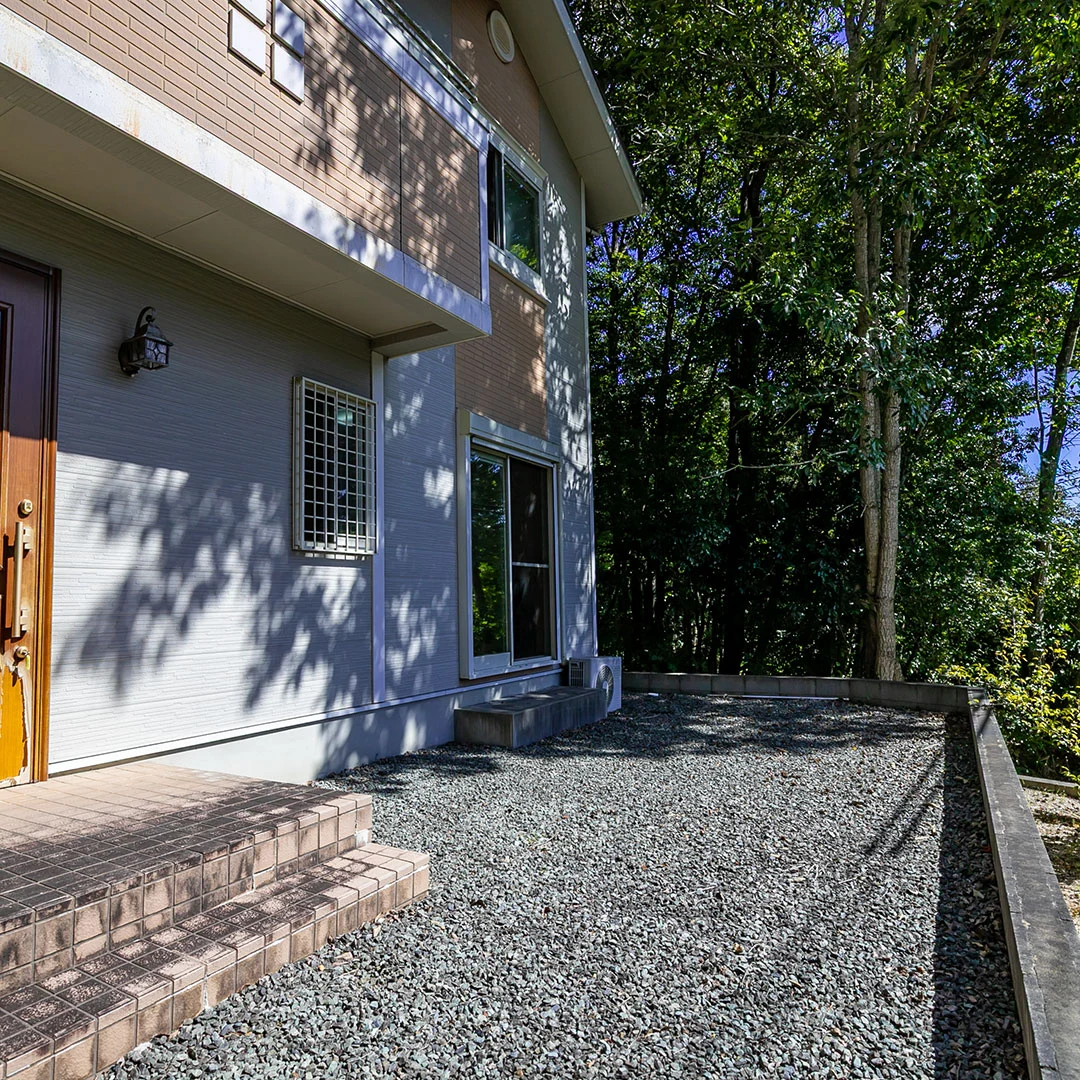 ガーデニングが楽しめる庭付き！京丹波町中台の中古住宅物件の画像8