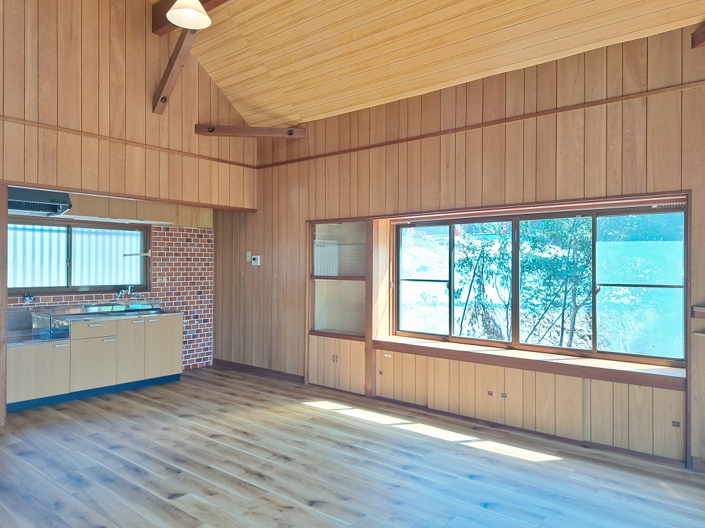 日当たり良好！開放的なロフトがある播磨自然高原のリフォーム済み別荘物件の画像8