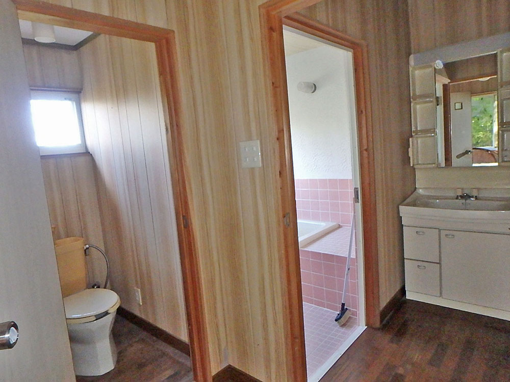 森の中のウッディ調別荘！九度山町東郷の別荘物件の画像8