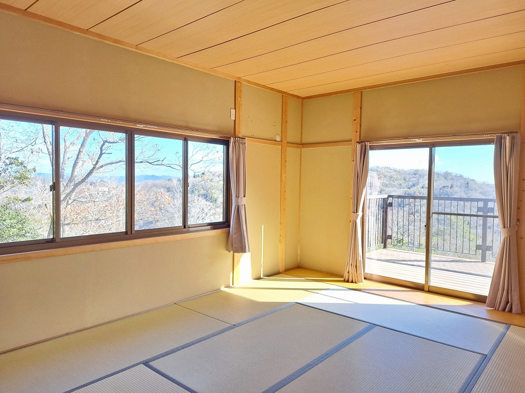 絶景を楽しめるドッグラン付き！ペットと共にのんびり暮らす平屋建の別荘の画像9