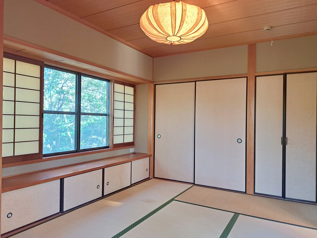 自然素材に包まれる！丸太柱・漆喰・無垢板が彩る播磨自然高原の別荘物件の画像9