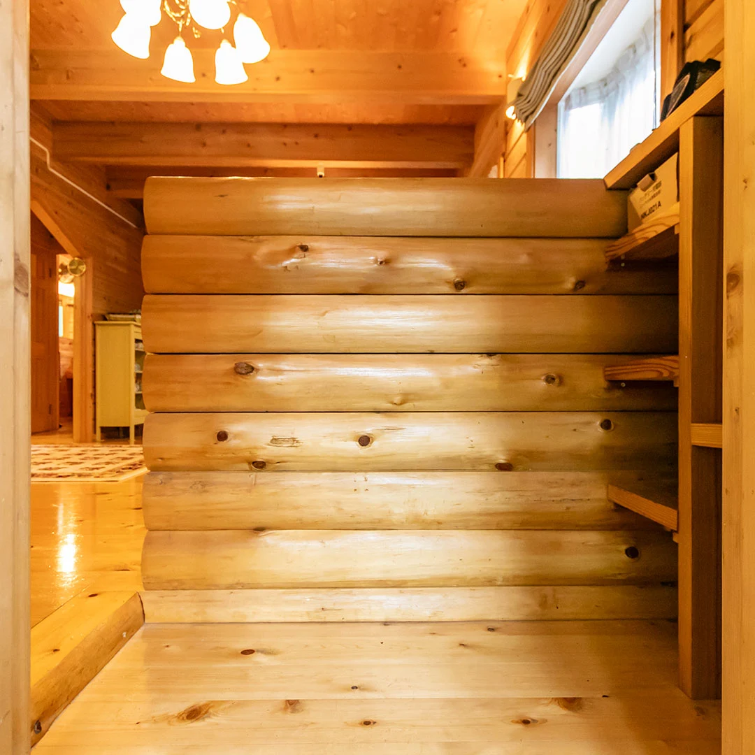 囲炉裏小屋のある庭が魅力！高島市マキノ町のログハウス物件の画像10