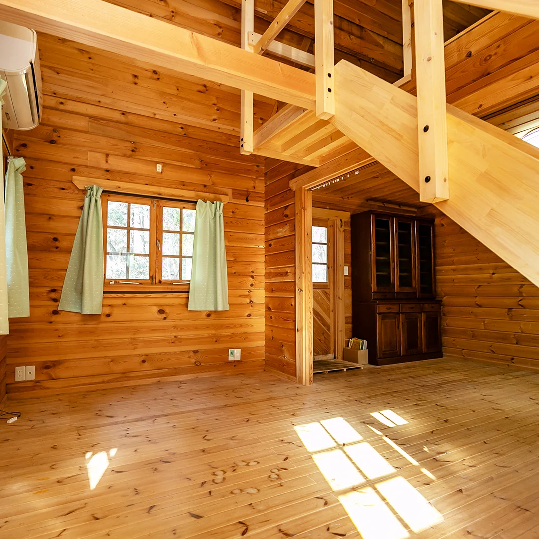 広いウッドデッキと自然に癒される！南丹市園部町大河内るり渓のログハウス物件の画像11