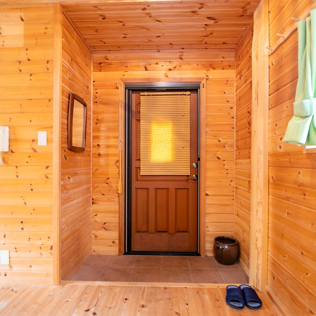 陶器風呂×広々ウッドデッキ！南丹市園部町大河内るり渓のログハウス物件の画像11