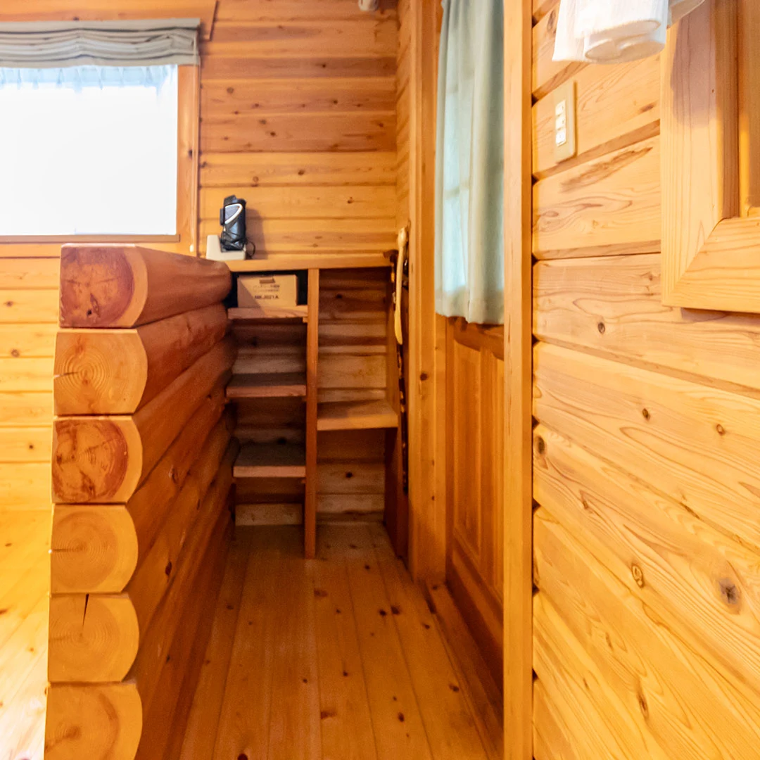 囲炉裏小屋のある庭が魅力！高島市マキノ町のログハウス物件の画像11