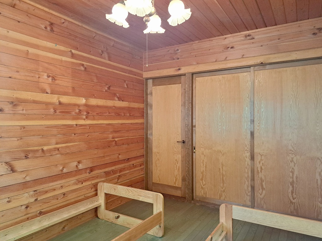 薪ストーブ付き！内窓断熱施工済みの平屋建別荘物件の画像12