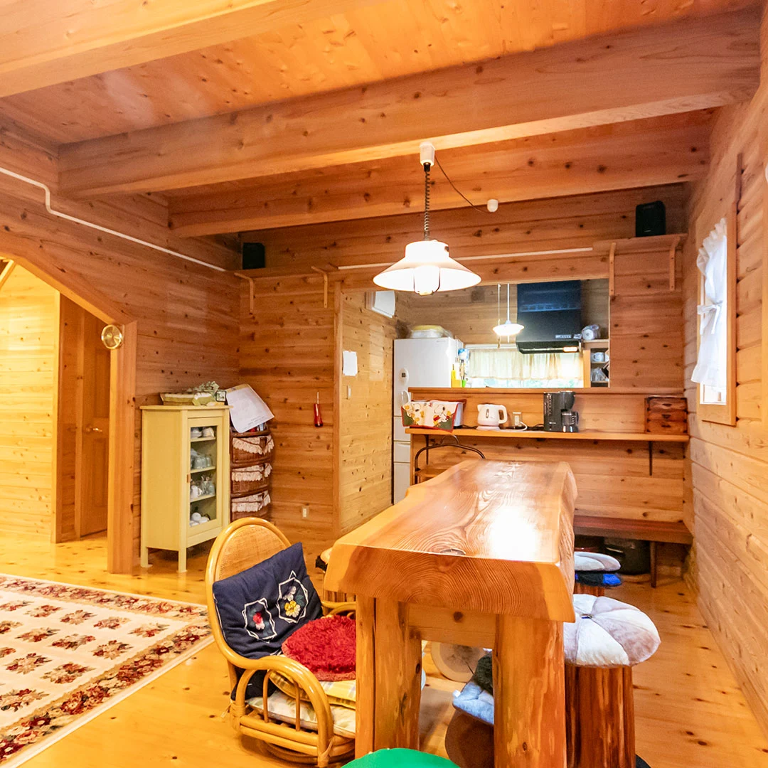 囲炉裏小屋のある庭が魅力！高島市マキノ町のログハウス物件の画像12