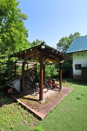 広い庭でドッグランも楽しめる！高島市マキノ町の中古別荘物件の画像13