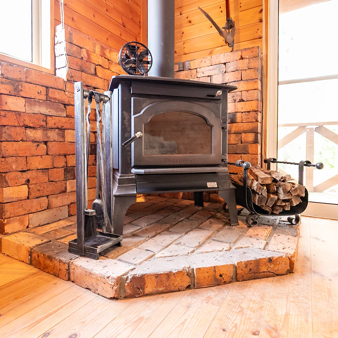 陶器風呂×広々ウッドデッキ！南丹市園部町大河内るり渓のログハウス物件の画像14